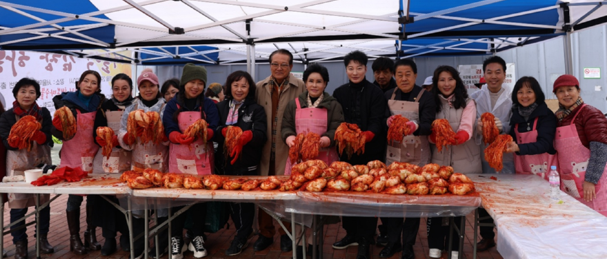 신현옥 목사 봉사단 일원.png